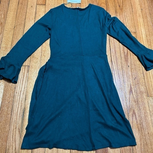 francesca's Women's Faux Wrap Bell Sleeve Green Dress Size Medium - Picture 11 of 11